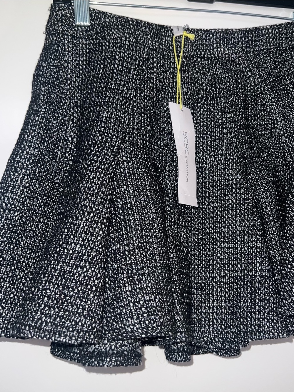 BCBGeneration Black & White Tweed Mini Skirt Size 2 brand new